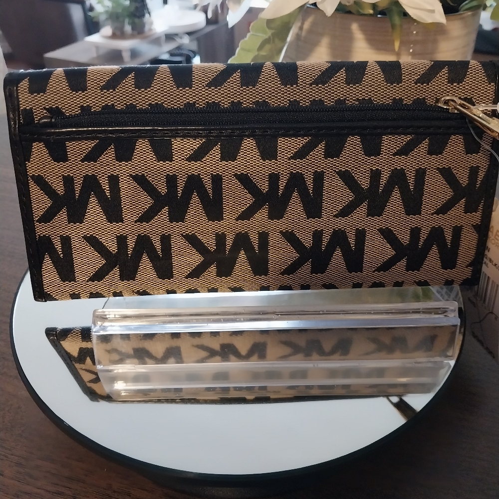 Michael Kors Wallet - Picture 3 of 6